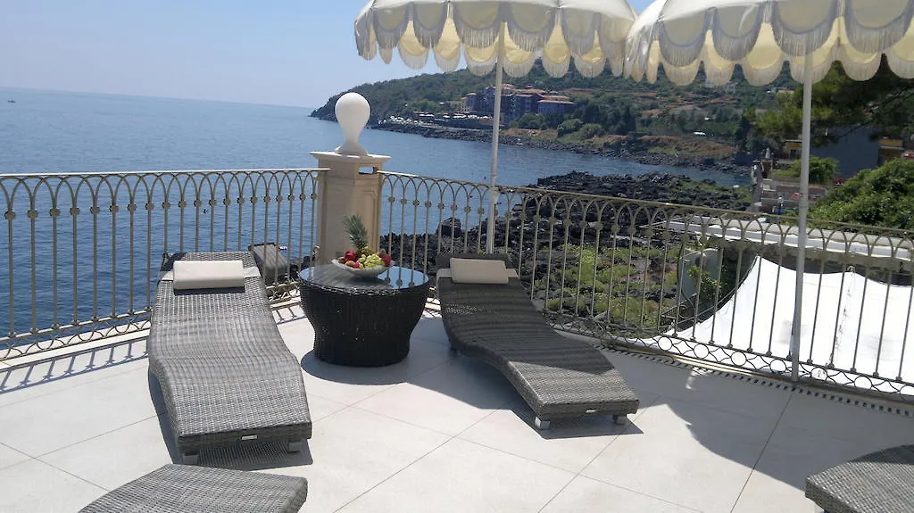 ** Bed & Breakfast B&B Acireale - Il Cavalluccio Marino Fronte Mare Italy