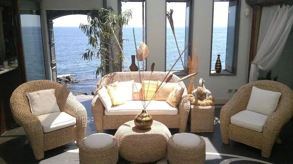 B&B Acireale - Il Cavalluccio Marino Fronte Mare 2*,